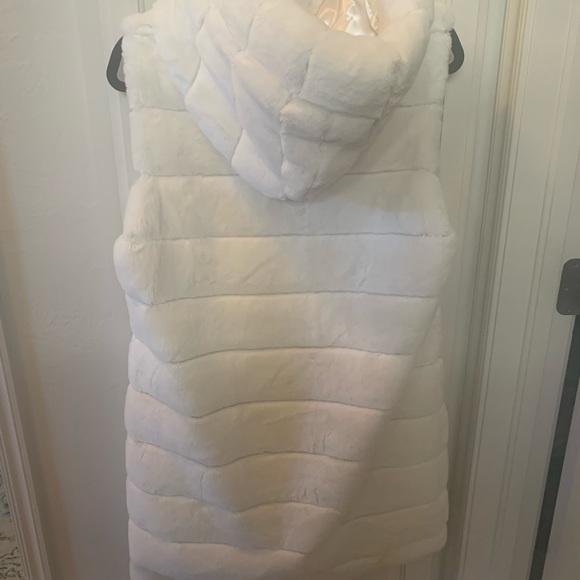 New Via Spiga Faux Fur Vest - Picture 2 of 2